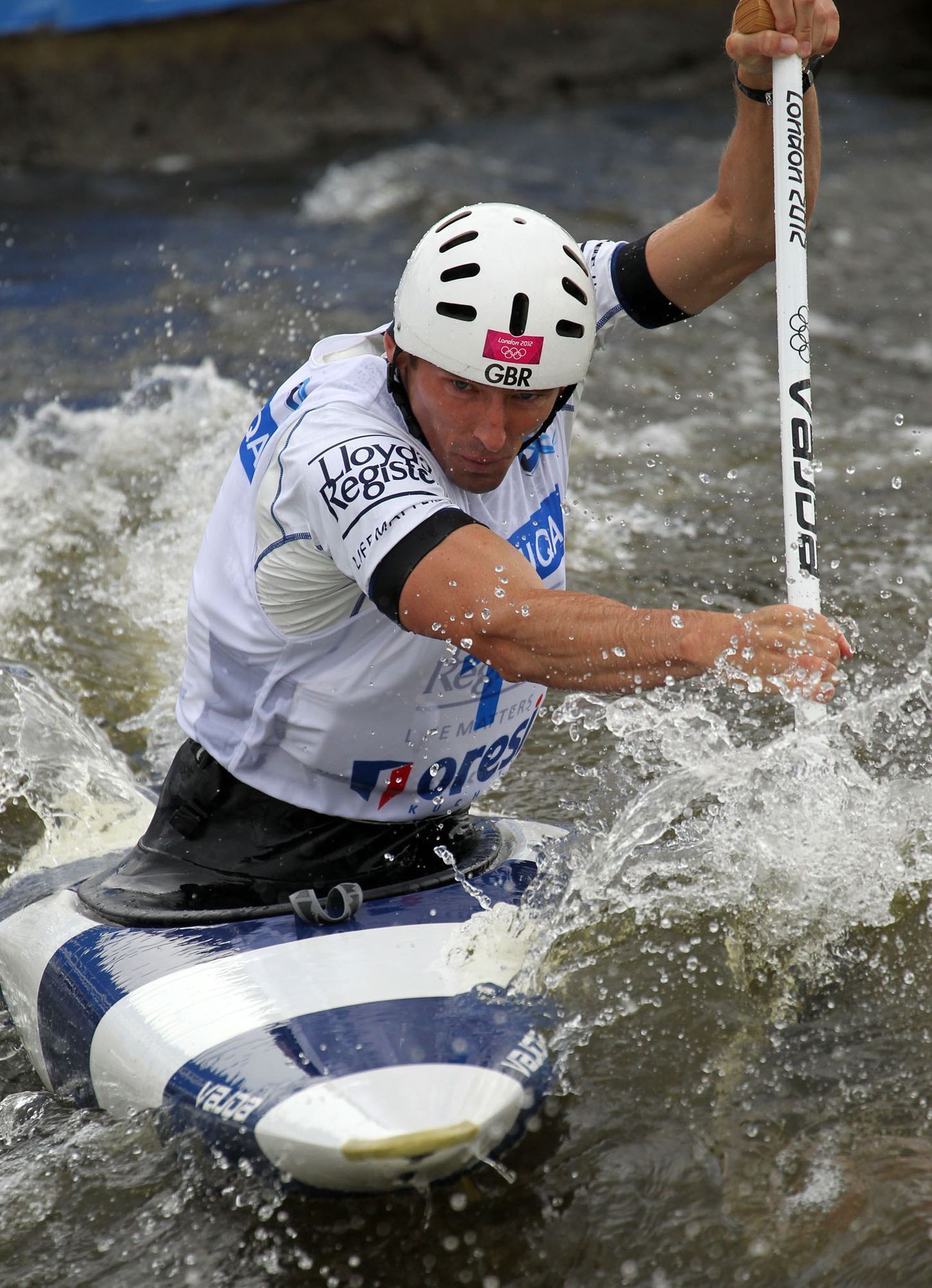 Vodní slalomář David Florence z Velké Británie na Světovém poháru 2012 v pražské Tróji.