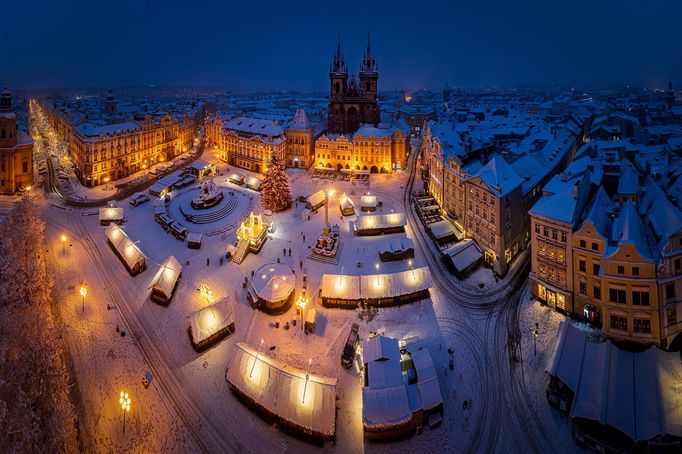 Průřez tvorbou externího fotografa Radoslava Vnenčáka za rok 2024.