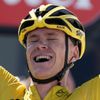 Chris Froome se raduje v cíli 10. etapy Tour de France 2015