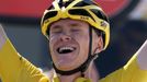 Chris Froome se raduje v cíli 10. etapy Tour de France 2015