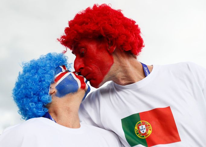 Euro 2016, Portugalsko- Island: polibek fanoušků