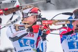 Střelba ve stoje ale finišmance nevyšla. Biatlonistka, která v loňské bronzové sestavě nahradila Evu Puskarčíkovou, musela na dva trestné okruhy a v cíli za vítězným Norskem zaostala o rovné tři minuty.