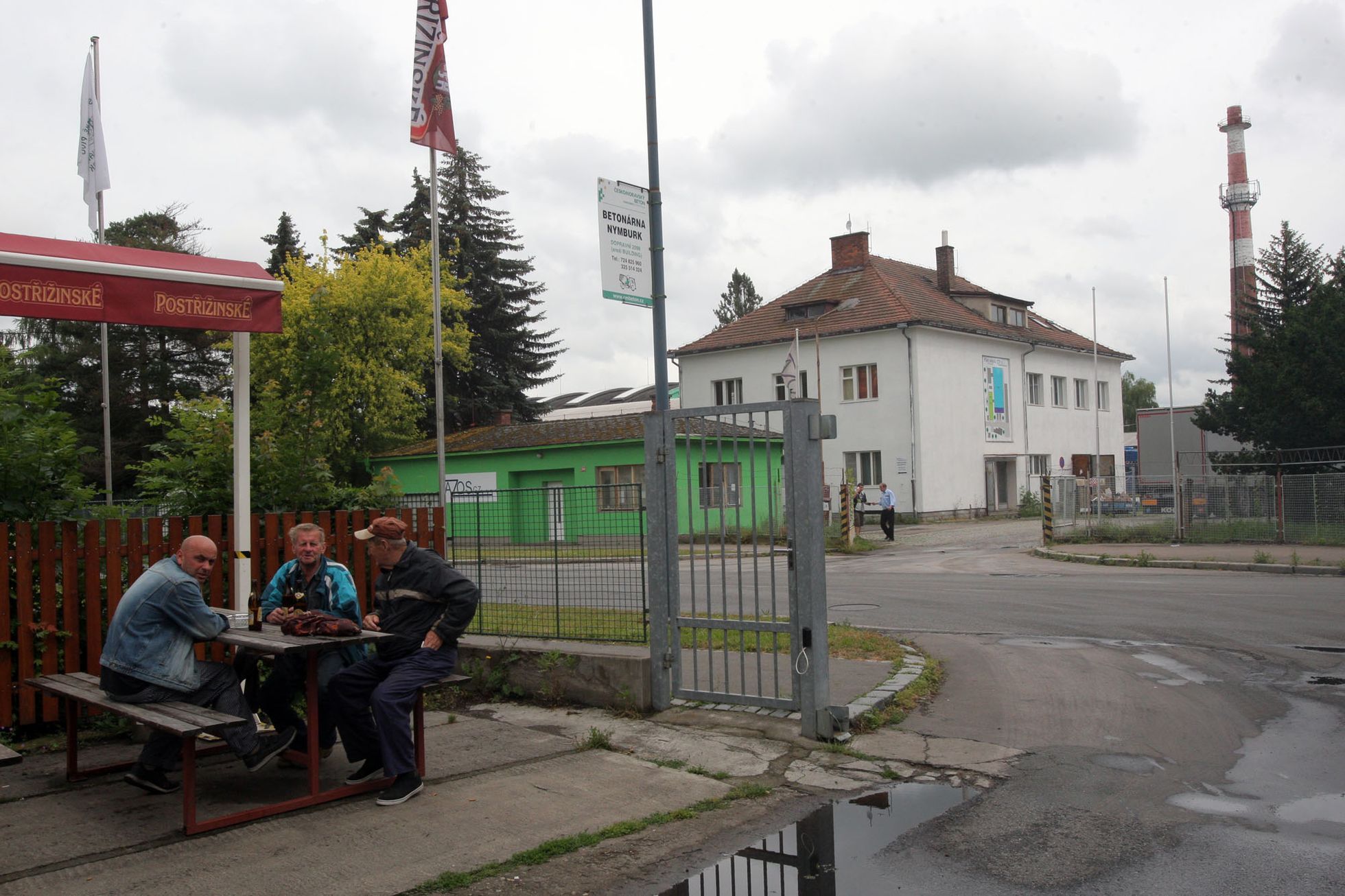 Demonstrace proti smradu v Nymburce