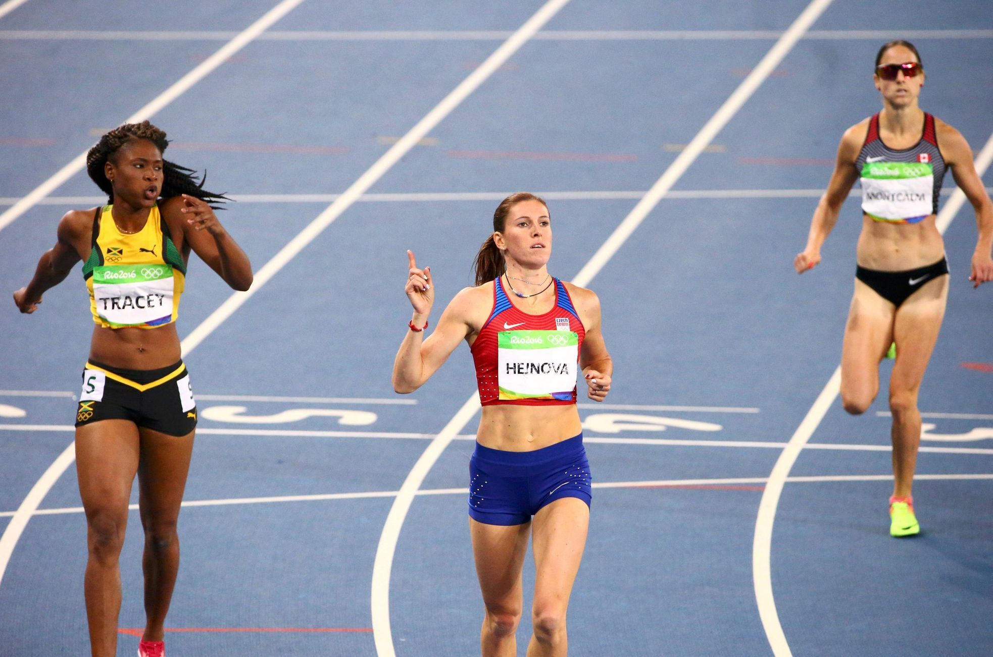 OH 2016, atletika - 400 m př.: Zuzana Hejnová (uprostřed)