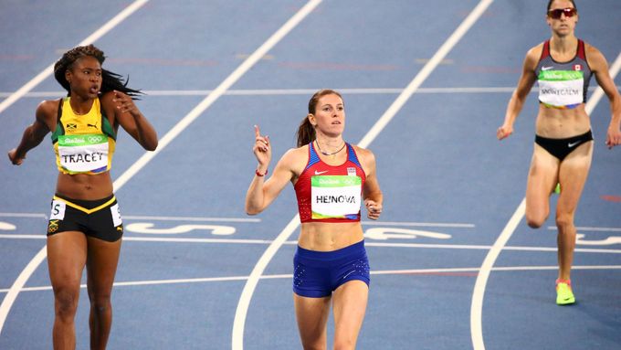 OH 2016, atletika - 400 m př.: Zuzana Hejnová (uprostřed)