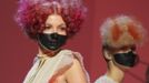 Models present creations by hair stylist Saco at the 30th anniversary of the Alternative Hair Show at the Royal Albert Hall in London October 14, 2012. REUTERS/Olivia Harris (BRITAIN - Tags: SOCIETY FASHION) Published: Říj. 15, 2012, 1:46 dop.