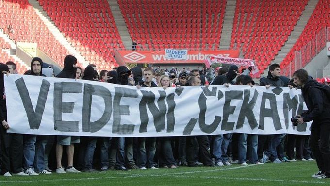 Protest fanoušků stál Slavii prakticky postup do finále poháru