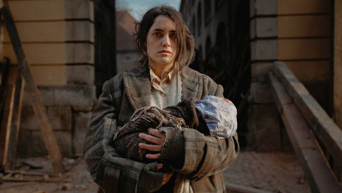 Z natáčení dvoudílného televizního filmu Gerta Schnirch podle románu Kateřiny Tučkové.