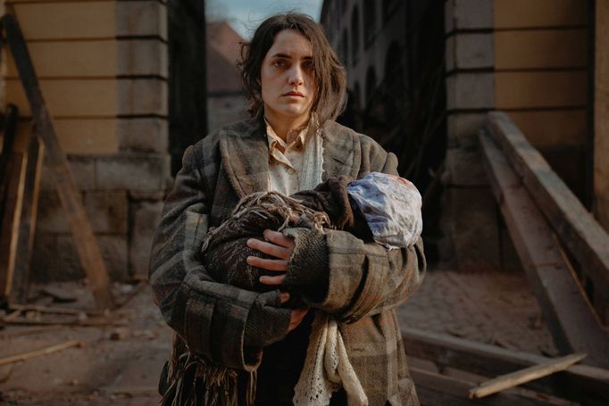 Z natáčení dvoudílného televizního filmu Gerta Schnirch podle románu Kateřiny Tučkové.