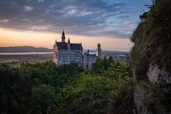 Muž u bavorského zámku Neuschwanstein shodil do rokle dvě turistky, jedna zemřela