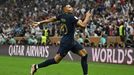 Finále MS ve fotbale 2022, Argentina - Francie: Kylian Mbappé slaví gól na 2:2.