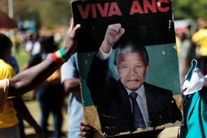 Před dvaceti lety byl Nelson Mandela propuštěn z vězení. JAR oslavuje