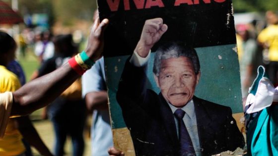 Před dvaceti lety byl Nelson Mandela propuštěn z vězení. JAR oslavuje