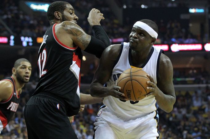 Zach Randolph (50) drives in the first quarter against Portland Trailblazers forward LaMarcus Aldridge (12)