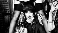 Ellen von Unwerth: snímky ze souboru Wild Wild West, vystavovaného v pražské Leica Gallery