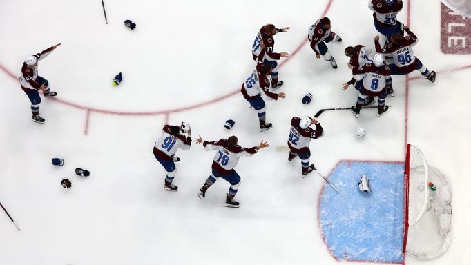 Hokejisté Colorada slaví zisk Stanley Cupu