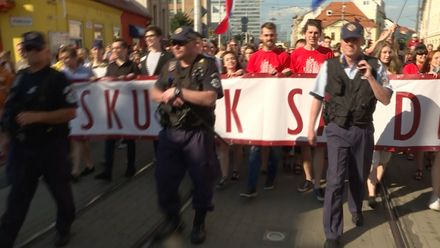 Student mění Slovensko. K jeho protestu se přidalo 10 tisíc lidí