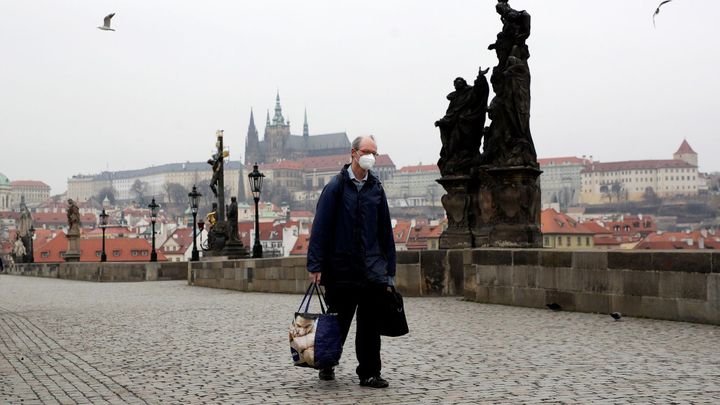 Epidemie v Česku brzdí. Přísná opatření se navíc do čísel teprve promítnou, míní ÚZIS