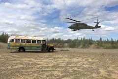 Aljašské úřady odstranily z divočiny slavný autobus. Lidé na cestě k němu umírali