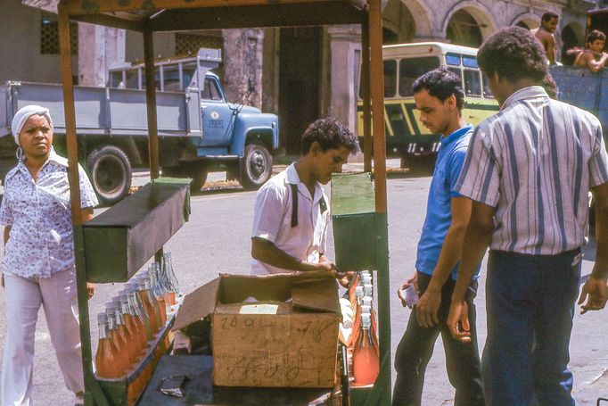 Fotografie Kuby, kterou pořídil Petr Levínský během pobytového zájezdu, jenž organizovala tehdejší Cestovní kancelář mládeže na jaře v roce 1989.