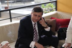 Video: Tak Fischer ještě nedávno bouřil proti Zemanovi