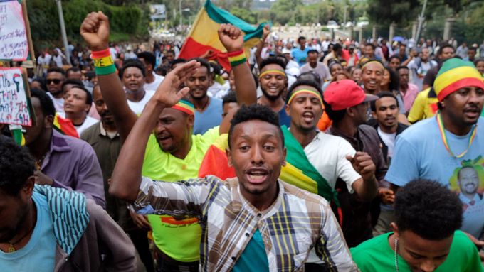 Masové shromáždění v etiopské metropoli, kterou otřásl výbuch.