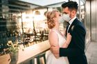 Nevěsty žádají povolení větších svateb od začátku června. Má to logiku, uznal Babiš