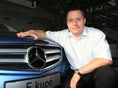 Petr Dvořák, který je šéfem školitelů tuzemského zastoupení značky Mercedes-Benz, zná vozy s třícípou hvězdou téměř do posledního šroubku.