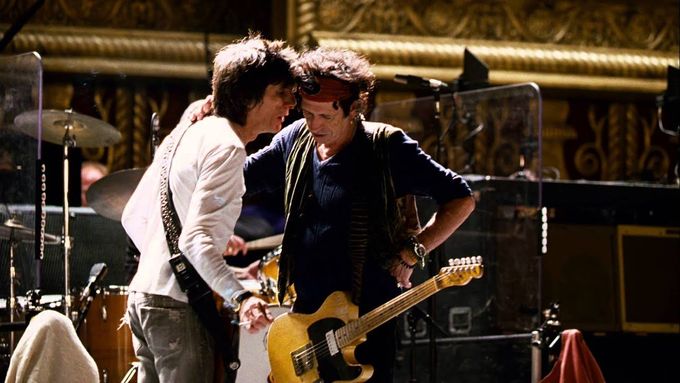 Richards na koncertech Rolling Stones tradičně zpívá skladbu You Got The Silver. Záznam z koncertního filmu Shine a Light z roku 2008.