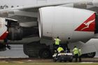 Obřímu Airbusu upadl motor. Vše ukazuje na únik oleje
