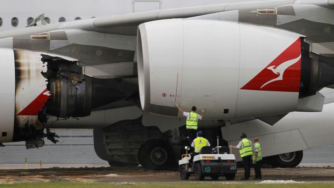 Poškozený motor A380 p přistání v Singapuru