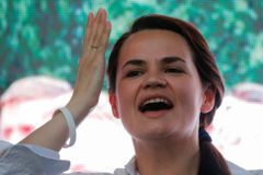 Lukašenkova soupeřka musela zrušit mítink, její podporovatelé se přesto sešli
