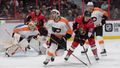 NHL 2019/20, Ottawa - Philadelphia: Filip Chlapík zasáhl holí Shayna Gostibeherea