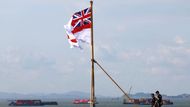 Vysoký komisař Mehta uvedl, že připlutí letadlové lodi do země je "mimořádnou událostí" v singapursko-britských vztazích. Obě země slaví 60 let diplomatických vztahů, které tato návštěva rovněž připomíná.