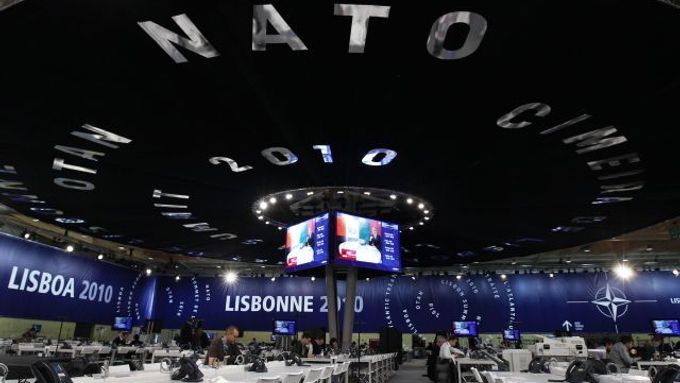 Novinářské centrum na summitu NATO v Lisabonu.