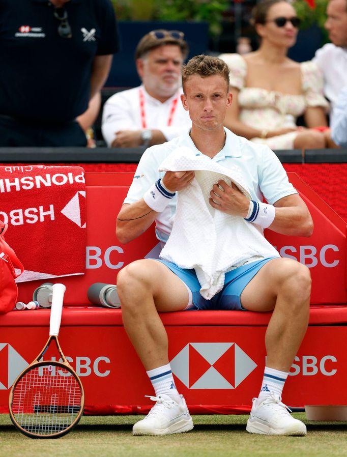Jiří Lehečka - Carlos Alcaraz, Londýn Queen's Club 2025