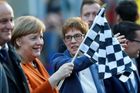 Velký triumf Merkelové v prvním střetu s nebezpečným Schulzem. CDU má v Sársku přes 40 procent