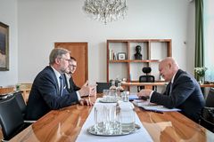 Premiér Fiala jednal s ředitelem ČEZ Benešem o chystané transformaci firmy