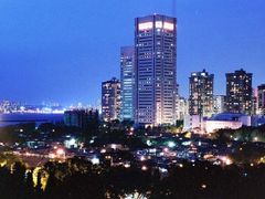 Mumbai (dříve Bombaj) je ekonomickou metropolí Indie.
