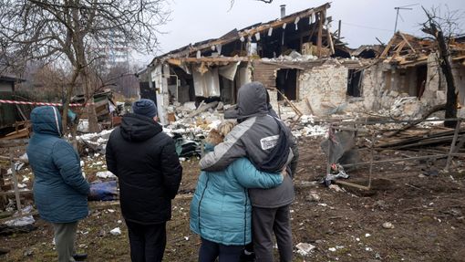 Rusko v noci vyslalo nejméně 653 dronů a 51 střel. Ukrajinská armáda v sobotu uvedla, že se jí podařilo zneškodnit většinu z nich, přesto zasáhly 29 míst.