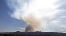 The Waldo Canyon fire sends up a smoke plume, which can be seen for miles, outside Colorado Springs, Colorado June 25, 2012. The out-of-control wildfire near some of Colorado's most visited tourist sites expanded overnight and kept some 6,000 people from their homes on Monday, as forecasts said winds could push the flames toward the U.S. Air Force Academy. REUTERS/Rick Wilking (UNITED STATES - Tags: DISASTER ENVIRONMENT) Published: Čer. 25, 2012, 11:42 odp.