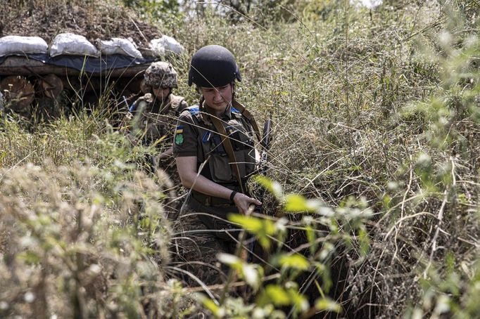 Fotografie žen sloužících během ruské invaze na Ukrajinu v ukrajinské armádě. Datum pořízení snímku: 15. 8. 2022.