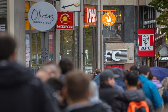 Otevření prvního amerického fastfoodového řetězce Popeyes v Česku, na Václavském náměstí, 3. 11. 2023.