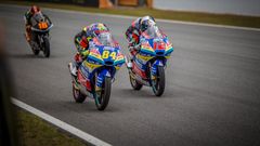 Závodníci třídy Moto3 Jakub Kornfeil a Filip Salač
