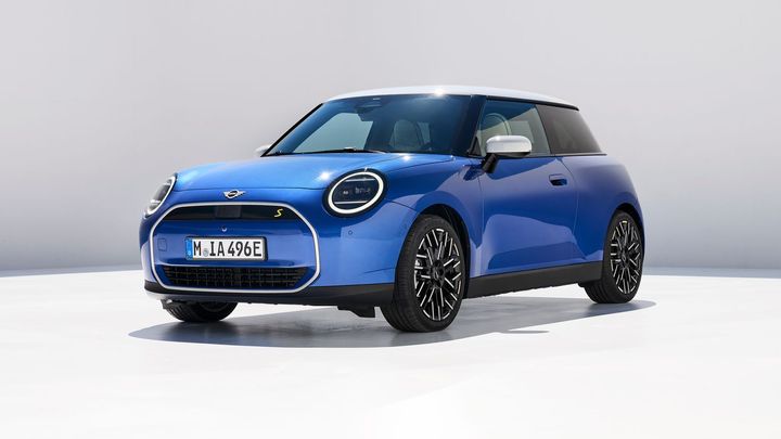 Sir Alec by se divil. Mini Cooper se vrací ke kořenům, Countryman už není mini