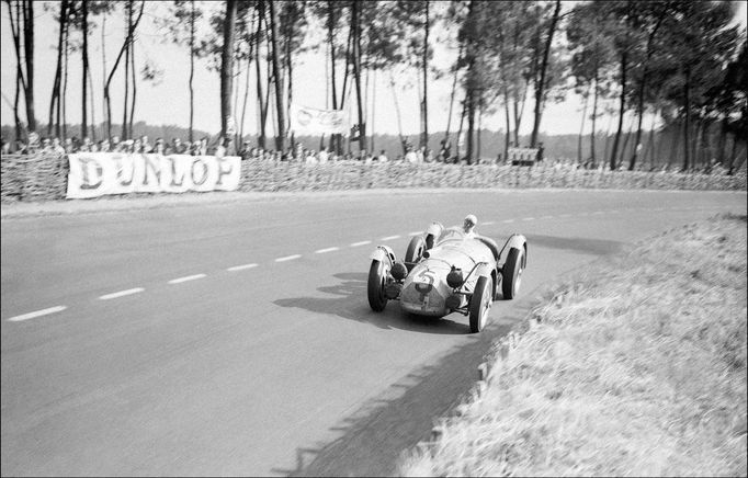 Louis Rosier
Závody ve Formule 1 v 50. letech dvacátého století.