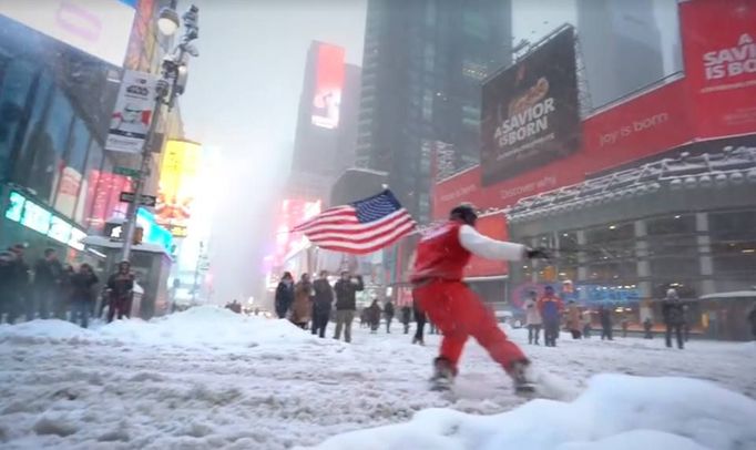 Snowboardista na Manhattanu