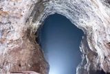 Těžba fosfátových hlín je jednou částí historie jeskyně. Zapsalo se do ní i paleolitické osídlení, nacistická podzemní továrna i činnost tajného velení armády za studené války.