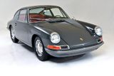 Porsche 912 (1965-1969). Šlo o základní model, jakousi alternativu k luxusnímu 911. Auto poháněly čtyřválce s objemy 1,6 a 2,0 litru. Vůz byl tak úspěšný, že jeho prodeje předčily model 911.