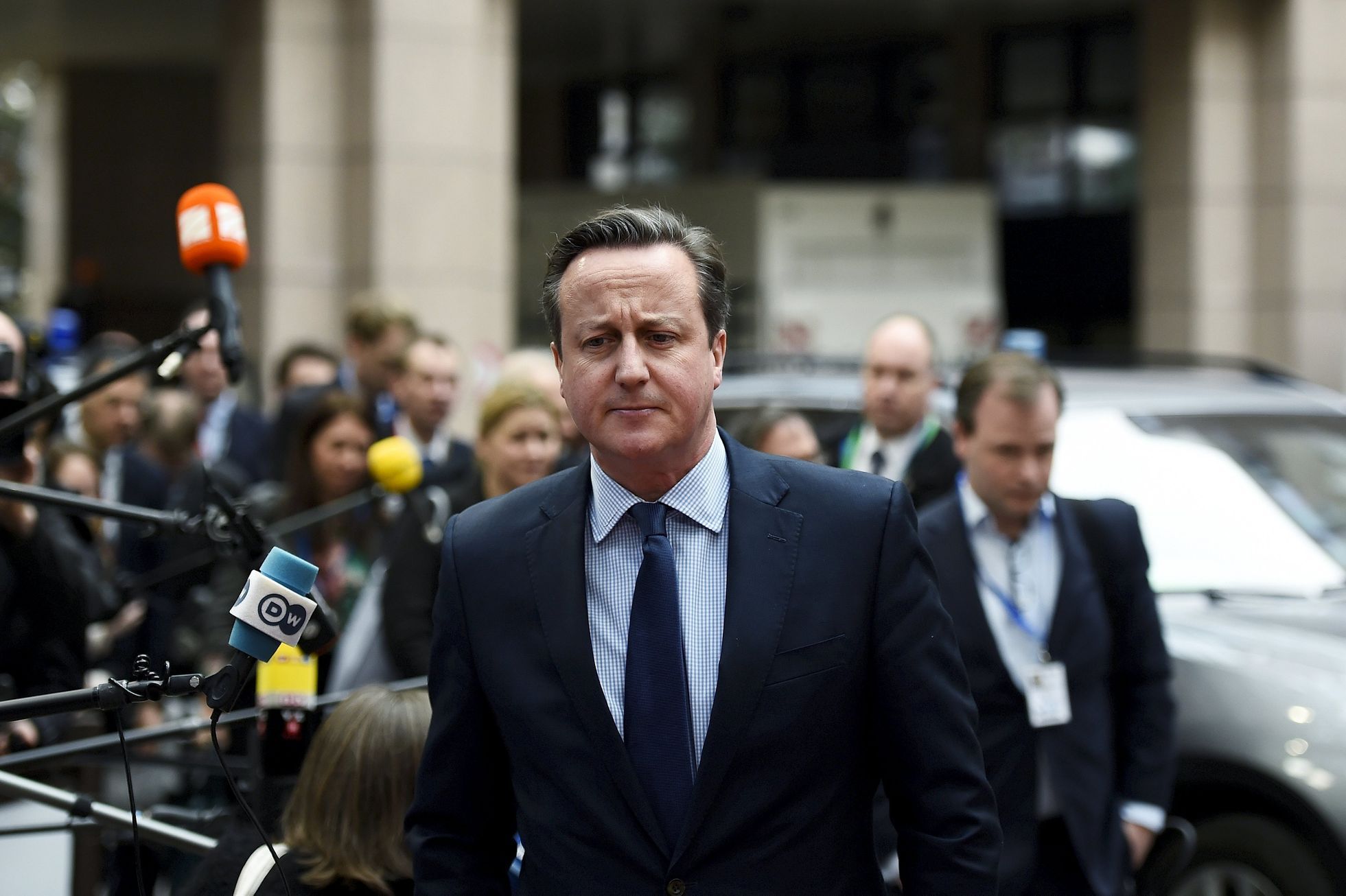 Britský premiér David Cameron přijíždí do Bruselu na summit o Brexitu a uprchlících.